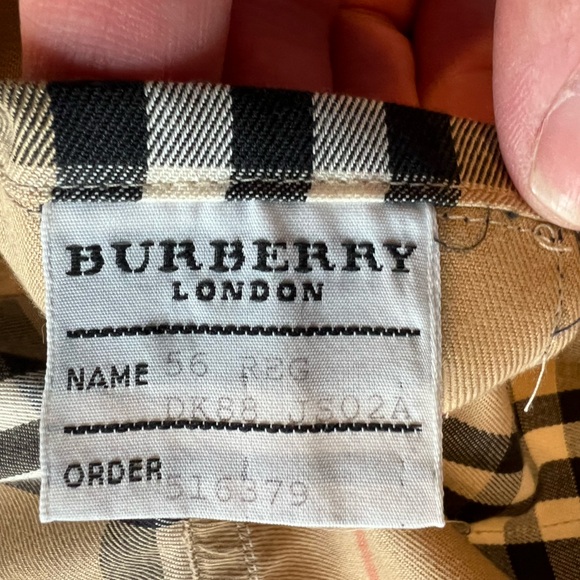 Burberry Trench Coat w/ detachable wool lining and collar - Picture 9 of 15